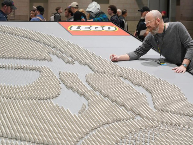Tập đoàn LEGO đã lập kỷ lục thế giới về số lượng lego được sắp xếp nhiều nhất vào ngày 11/4, với 36.440 mảnh lego được 12 người dựng trong suốt 38 tiếng đồng hồ.