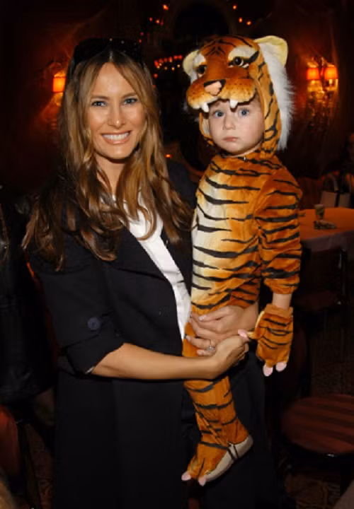 Trong chiến dịch tranh cử tổng thống Mỹ của bố Donald Trump, cậu bé là người ít được truyền thông chú ý hơn các anh chị vì còn ít tuổi. Các anh chị của Trump đều đã trưởng thành, nắm giữ nhiều vị trí quan trọng trong công ty và quen thuộc với giới giải trí. Ảnh nguồn: gettyimages.com 