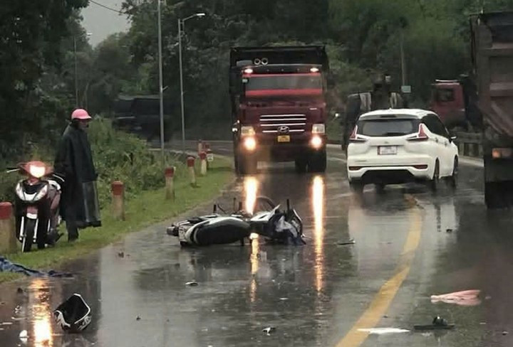 Hà Tĩnh: Xe máy va chạm xe tải, 2 anh em ruột thương vong Ha Tinh: Xe may va cham xe tai, 2 anh em ruot thuong vong