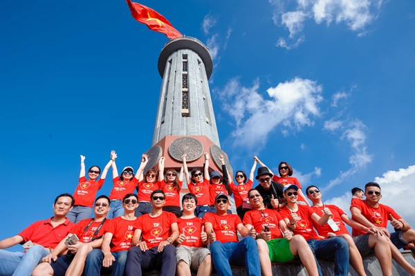 Ngày đầy nắng trên đỉnh Cột Cờ Lũng Cú. Ảnh: PYS travel Ngày đầy nắng trên đỉnh Cột Cờ Lũng Cú. Ảnh: PYS travel