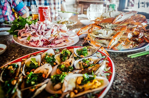 Bên cạnh đó, ít vận động trong những ngày Tết cũng là nguyên khiến tình trạng táo bón trở nên phổ biến hơn ở nhiều người. Ảnh: vntrip.