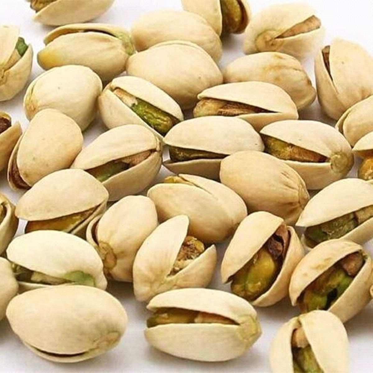 Ngoài ra, hạt dẻ cười còn chứa rất nhiều kali giúp giảm huyết áp, giảm nguy cơ sỏi thận, giảm nguy cơ tim mạch, đột quỵ và tăng cường độ chắc chắn của xương. Ảnh: medium.