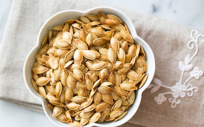 Hạt bí cũng rất tốt cho nam giới bởi nó hỗ trợ cải thiện chất lượng tinh trùng. Ảnh: cooky.