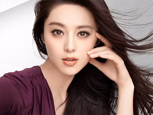 Khuôn mặt V line giờ đây đang được coi là chuẩn mực của cái đẹp với chị em phụ nữ. Ảnh: givator.