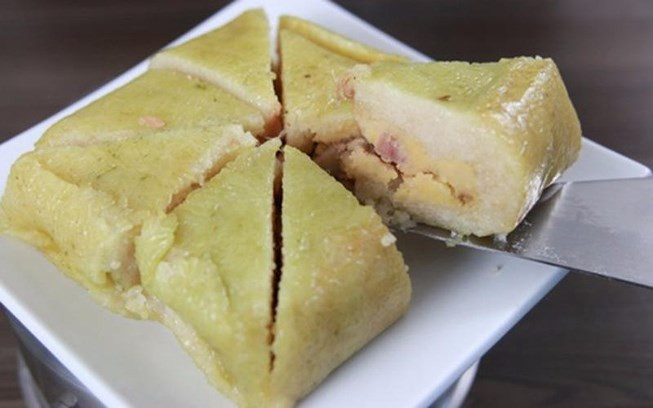 Thay vào đó, bạn nên ăn bánh chưng vào bữa sáng hoặc bữa trưa để tránh bị tăng cân. Ảnh: plo.