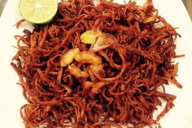 Có thể nói thịt heo khô cháy tỏi là một trong những món thịt khô hàng đầu được nhiều người yêu thích. Ảnh: blogspot.