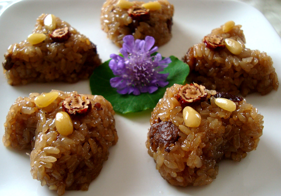 Món bánh thuốc này khá mất thời gian và công sức để chế biến, do bánh được hấp 2 lần. Ảnh: getty.