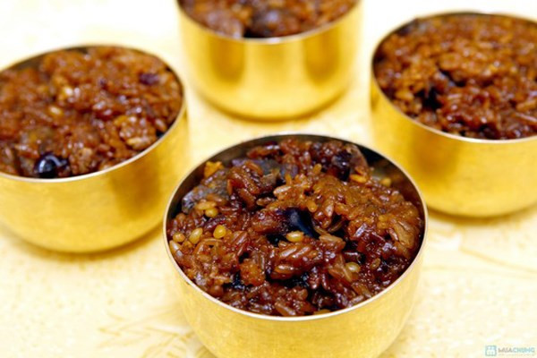 Món bánh thuốc có hương vị ngọt ngào rất đặc trưng. Ảnh: vietbao.