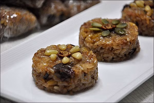 Món bánh thuốc đã ra đời từ khoảng 1.500 năm trước đây. Ảnh: thongtinhanquoc.