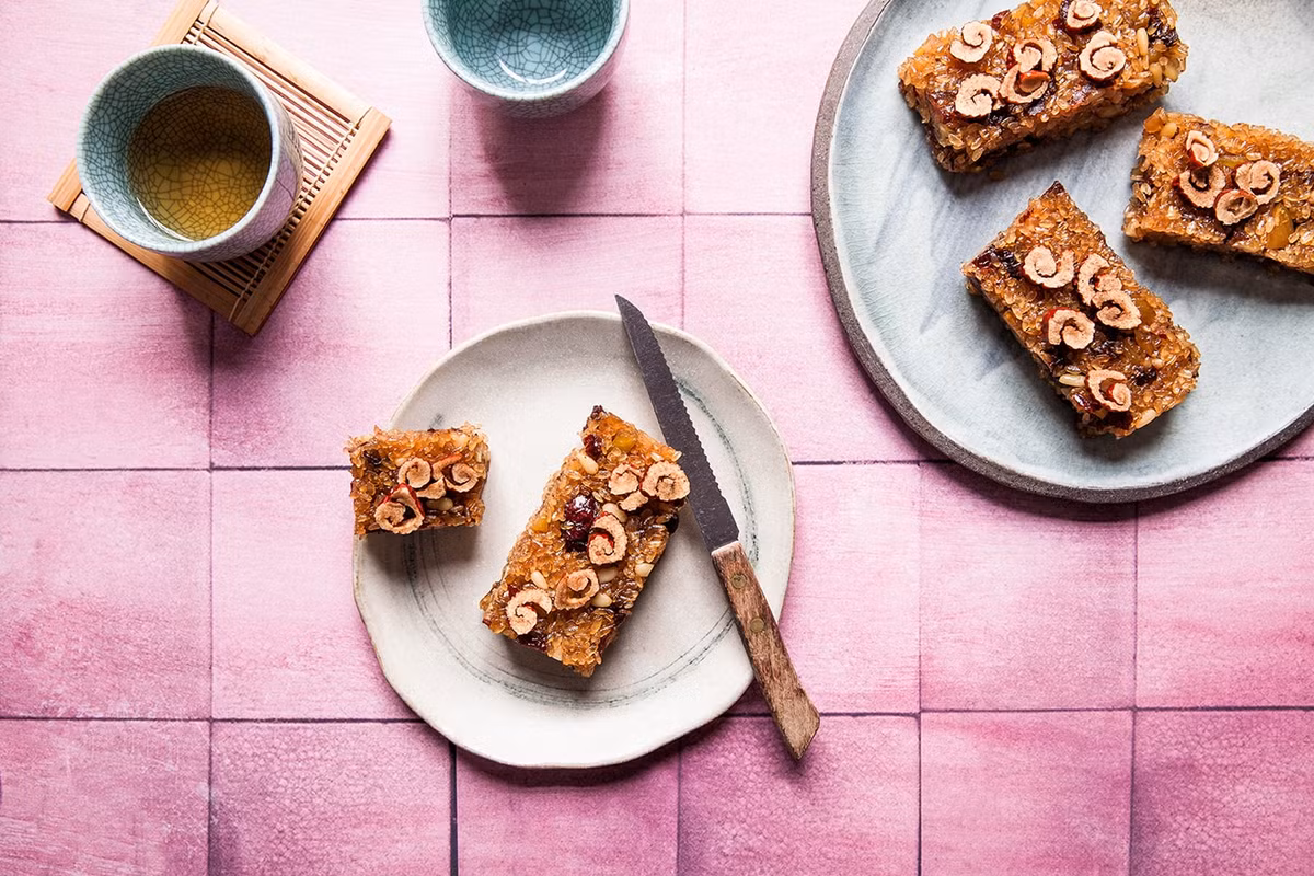 Không chỉ thơm ngon hấp dẫn, món bánh thuốc còn nằm trong danh sách những món ăn có tác dụng chữa bệnh do được làm từ các nguyên liệu tốt cho sức khỏe. Ảnh: sbs.