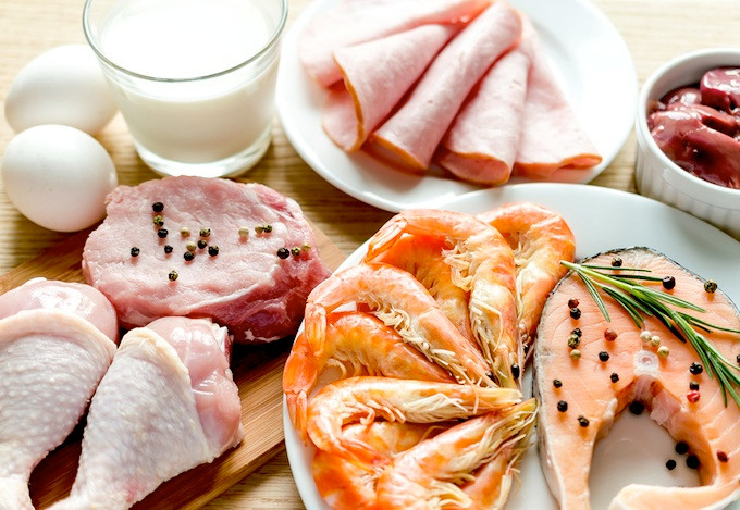 Do đó, bạn có thể ăn một số loại thức ăn giàu đạm trước khi đi ăn tiệc để hạn chế việc ăn quá nhiều, tránh tăng cân. Ảnh: dvnd.