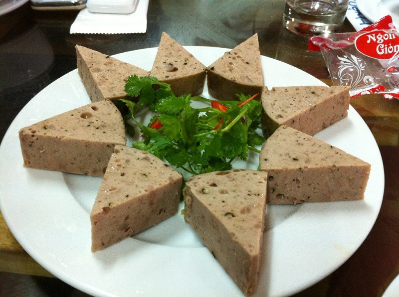 Giò ngựa là loại giò đang dần trở nên phổ biến hơn trong những năm gần đây. Ảnh: giomenghean.