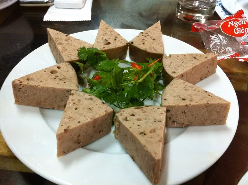 Giò ngựa là loại giò đang dần trở nên phổ biến hơn trong những năm gần đây. Ảnh: giomenghean.