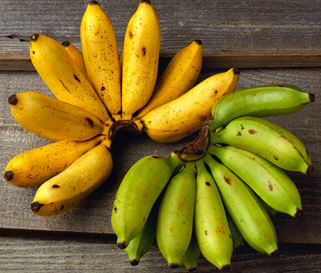 Ăn chuối sau bữa tối không những giúp làm dịu hệ tiêu hóa, hỗ trợ quá trình chuyển hóa thức ăn mà còn giải phóng năng lượng trong khi ngủ, từ đó hỗ trợ quá trình giảm cân hiệu quả. Ảnh: mediacdn.