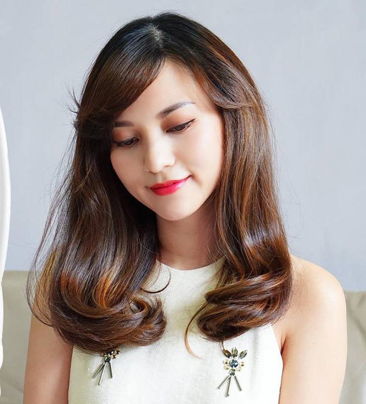 Việc làm này nhằm tránh các lọn tóc bị tổn thương, xơ rối mà luôn giữ sóng lọn như được chăm sóc tại salon. Ảnh: dep365.