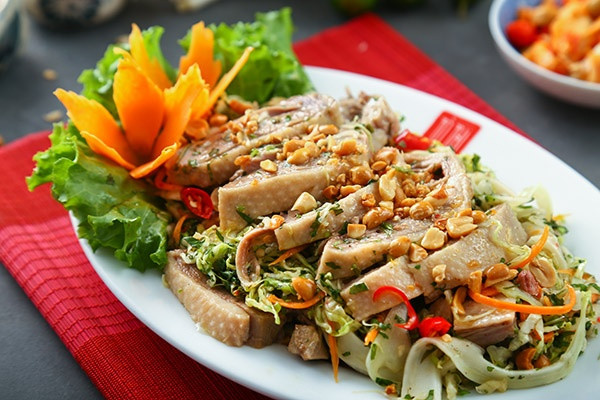 Món gỏi vịt có hương vị đậm đà và cực kỳ đơn giản, dễ làm. Ảnh: vitquaytothi.