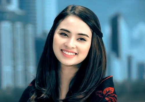 Trong đó, Văn Kính Dương bị truy tố về 5 tội Sản xuất trái phép chất ma túy; Mua bán trái phép chất ma túy; Lừa đảo chiếm đoạt tài sản; Trốn khỏi nơi giam giữ và Làm giả con dấu, tài liệu của cơ quan tổ chức. Vũ Hoàng Anh Ngọc (hot girl Ngọc Miu) bị truy tố về tội tàng trữ trái phép chất ma túy.