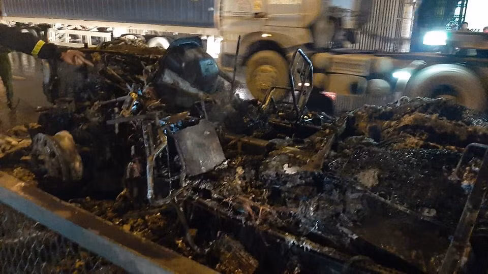 Hai Phong: Container boc chay ngun ngut, tai xe nhanh chong thoat than-Hinh-3