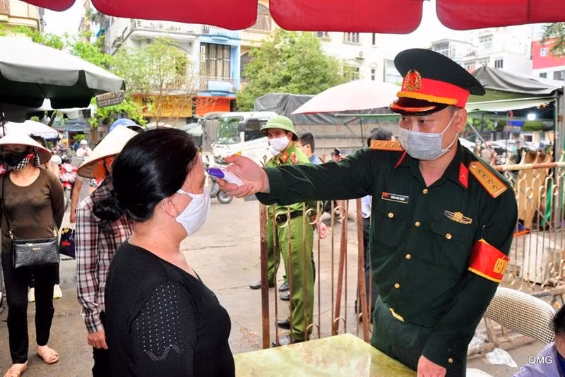 COVID-19: Quang Ninh lap chot o KDC kiem soat, giam sat suc khoe nguoi dan, khach tu 0h 28/3