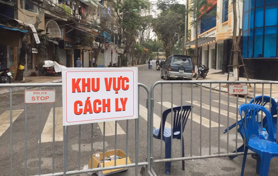 Tu roi noi cach ly ve lo dam cuoi: Thieu y thuc nhu Hong Nhung, lieu co bi xu ly?