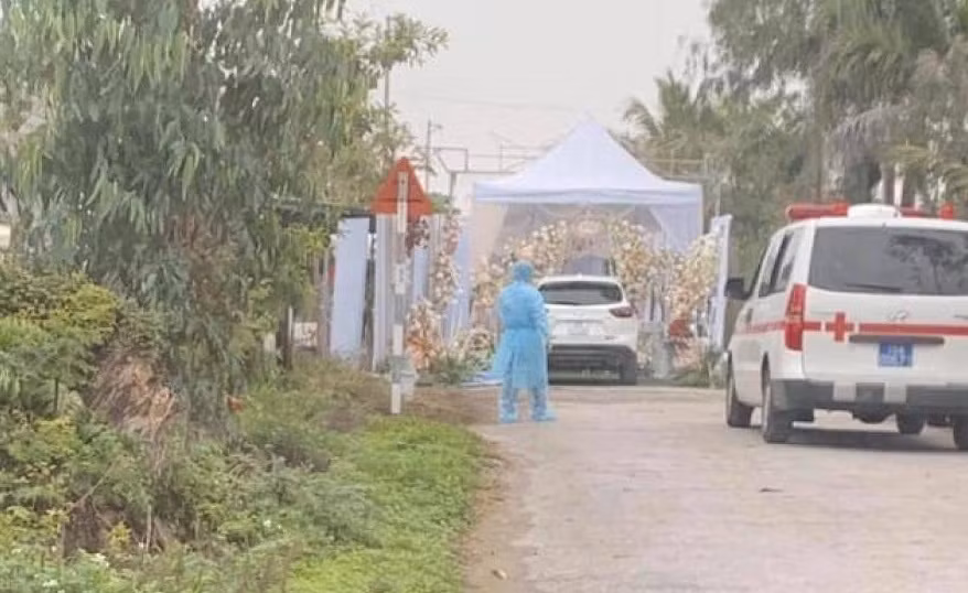 Cung chuyen bay voi Nguyen Hong Nhung: Cap doi phai cach ly dung ngay cuoi