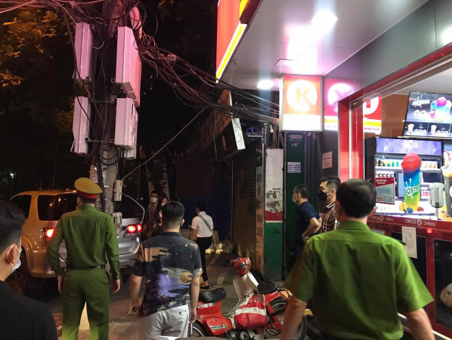 Tháng 1/2021, TAND tỉnh Bắc Ninh tuyên tử hình đối với Lê Thanh Hưng (Bắc Ninh) về cả hai tội danh “Giết người” và “Cướp tài sản”. Theo hồ sơ vụ án, Hưng là cháu ruột bà N.T.N. (TP Bắc Ninh). Đáng chú ý, theo cáo trạng, Hưng đã khai, tháng 11/2019 bị TAND quận Tây Hồ xử phạt 30 tháng tù về tội “Trộm cắp tài sản”. Để được mức án như trên, Hưng đã đưa khoảng 600 triệu đồng cho một số cán bộ Công an quận Tây Hồ và thẩm phán thụ lý, giải quyết. Tiếp đó, Hưng lại muốn được chấp hành án tại Công an quận Tây Hồ nhưng không có tiền nên Hưng đã lập kế hoạch thực hiện hành vi giết bác ruột để cướp tài sản.