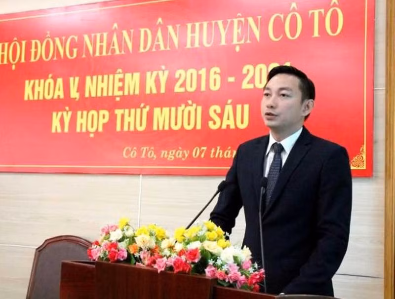 Bi thu Co To Le Hung Son bi de nghi ky luat vi quan he bat chinh