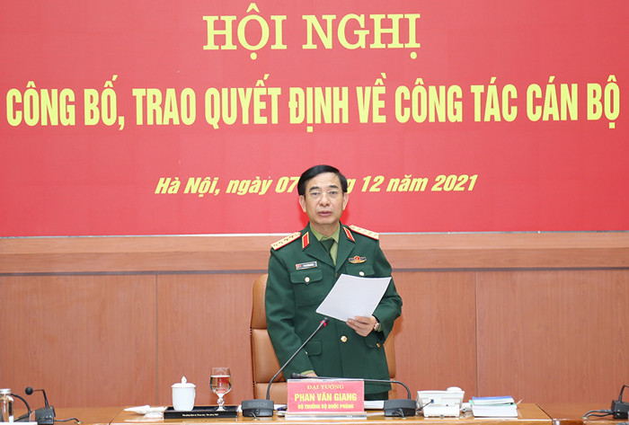 Đại tướng Phan Văn Giang chúc mừng 6 vị tướng, sau gần 50 năm phục vụ trong Quân đội đã hoàn thành xuất sắc nhiệm vụ mà Đảng, Nhà nước, Quân đội và nhân dân giao phó. Đây là những cán bộ cấp cao của Đảng, Nhà nước, được Quân đội rèn luyện, trưởng thành trong chiến đấu; dày dạn kinh nghiệm trong lãnh đạo, chỉ huy, quản lý cơ quan, đơn vị các cấp, có nhiều cống hiến cho sự nghiệp cách mạng vẻ vang của Đảng, Nhà nước và Quân đội. 