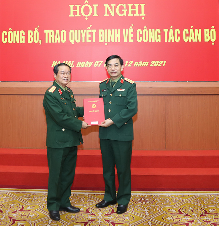 Tại Hội nghị, thừa ủy quyền của Ban Bí thư, Quân ủy Trung ương, lãnh đạo Bộ Quốc phòng đã công bố, trao Quyết định nghỉ hưu từ ngày 1/12/2021 cho 6 Ủy viên Trung ương Đảng khóa XII công tác trong Quân đội, gồm: Đại tướng Đỗ Bá Tỵ , nguyên Ủy viên Trung ương Đảng (khóa X, XI, XII), nguyên Phó Chủ tịch Quốc hội (khóa XIV), nguyên Tổng Tham mưu trưởng QĐND Việt Nam, nguyên Thứ trưởng Bộ Quốc phòng. 