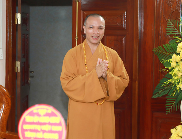 Tu sĩ Thích Đồng Huệ, giáo phẩm Thượng tọa, là Ủy viên Hội đồng Trị sự, Phó Trưởng ban Phật giáo Quốc tế Trung ương, Phó Trưởng ban Trị sự GHPGVN tỉnh Hà Giang, Hội trưởng Hội Phật giáo Việt Nam tại Mozambique, Hội trưởng Hội Phật tử Việt Nam tại Angola, Tu sĩ Thích Đồng Huệ cũng là trụ trì chùa Nôm (huyện Văn Lâm, tỉnh Hưng Yên) và chùa Quan Âm (TP.Hà Giang, tỉnh Hà Giang). Đại diện Trung ương Giáo hội Phật giáo Việt Nam cho biết, sau khi hoàn tục, thôi các chức vụ theo quyết định có hiệu lực từ ngày 8/11, ông Triệu đã trở thành công dân bình thường, không còn là tu sĩ Phật giáo.