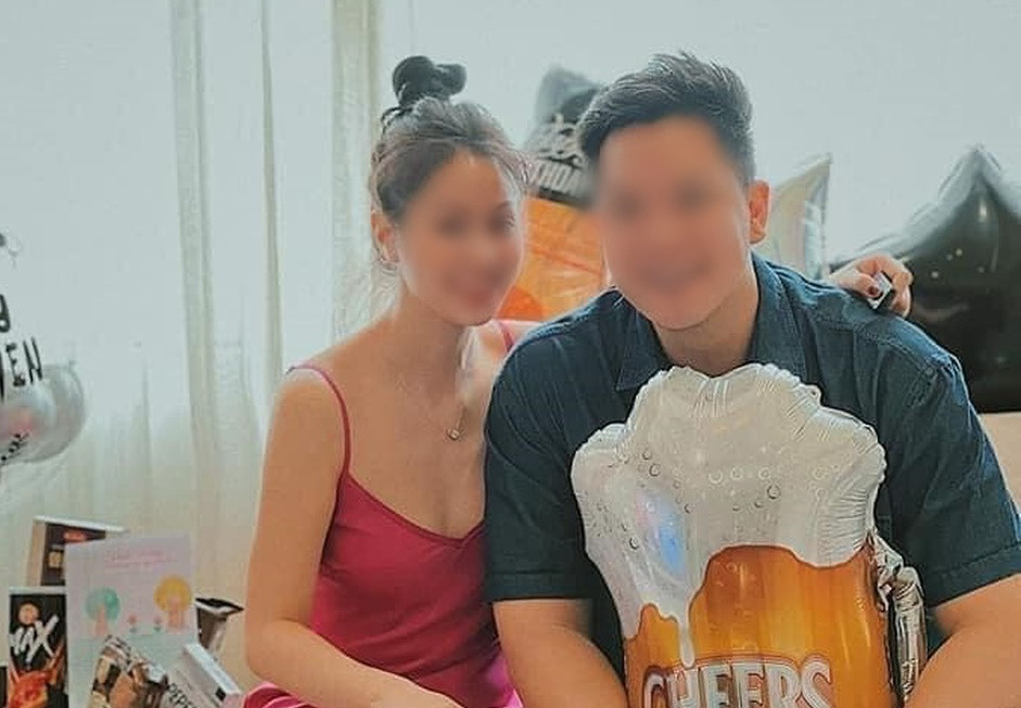 Khoảng tháng 9/2021, khi cháu A. bắt đầu học online, Trang được Thái giao nhiệm vụ kèm cháu A. học. Trong quá trình kèm học, Trang đã nhiều lần đánh bé A. Trang đặt mua roi mây trên mạng để “dạy dỗ” con của chồng. Sau khi roi mây gãy, Trang chuyển sang đánh bé bằng gậy gỗ.