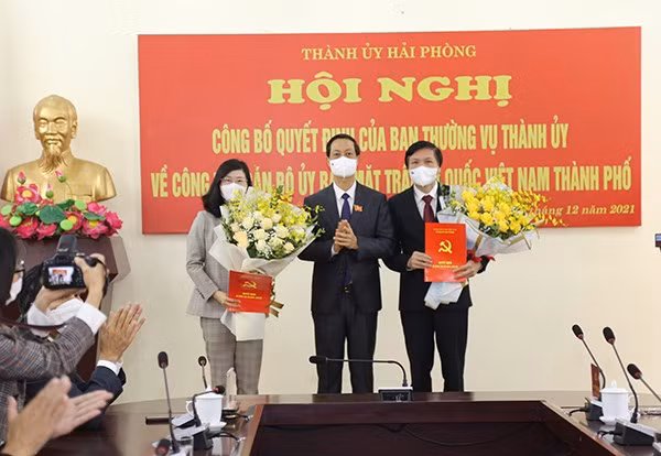 Sáng 9/12, Ủy ban MTTQ Việt Nam thành phố Hải Phòng tổ chức hội nghị công bố Quyết định của Ban Thường vụ Thành ủy về công tác cán bộ Ủy ban MTTQ Việt Nam thành phố. Theo quyết định của Ban Thường vụ Thành ủy, điều động phân công ông Trần Anh Cường, Ủy viên Thành ủy, Giám đốc Sở Y tế đến công tác tại Cơ quan Ủy ban MTTQ Việt Nam thành phố để hiệp thương cử giữ chức vụ Phó Chủ tịch Ủy ban MTTQ Việt Nam thành phố nhiệm kỳ 2019 – 2024.