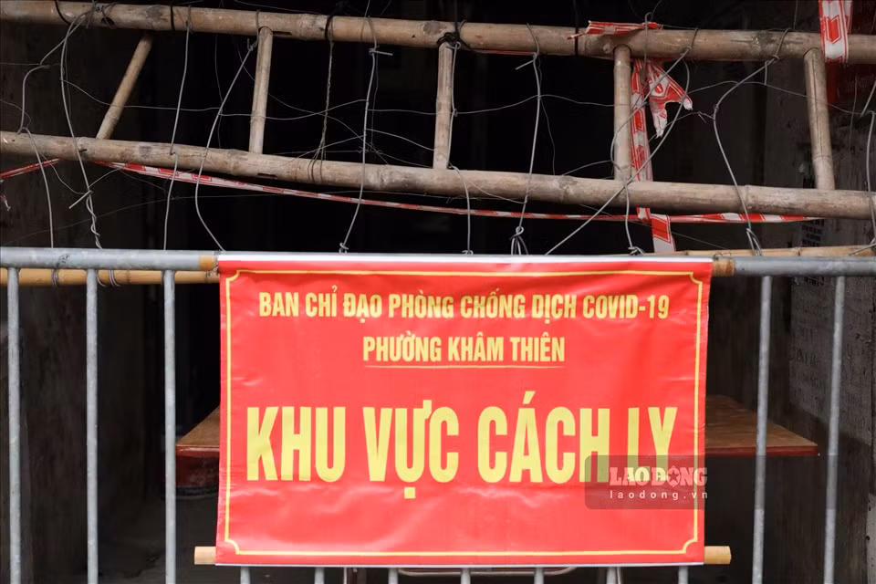 Lãnh đạo quận Đống Đa yêu cầu các đơn vị xác định nhiệm vụ "chung sống với dịch bệnh, nhưng phải kiểm soát được dịch", không để dịch lây lan ảnh hưởng đến sức khỏe, tính mạng của người dân.