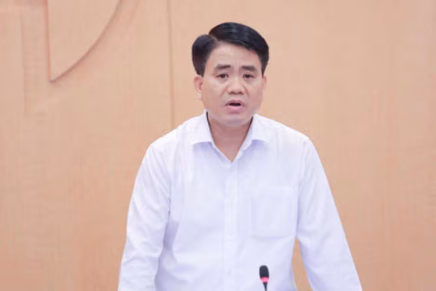 "Tôi có rất nhiều điều kiện nếu như muốn làm ăn. Tôi chỉ cần gửi gắm 1 câu trong lĩnh vực của mình hoặc dùng 1 chỉ đạo với cấp dưới cũng có tiền, thậm chí tiền nhiều hơn những việc này nhưng tôi không làm. Tôi tin là không bao giờ làm. Từ khi sinh ra tôi chưa bao giờ bàn bạc với một ai để làm cái gì để lấy một đồng tiền của Nhà nước cả", ông Chung nói. 