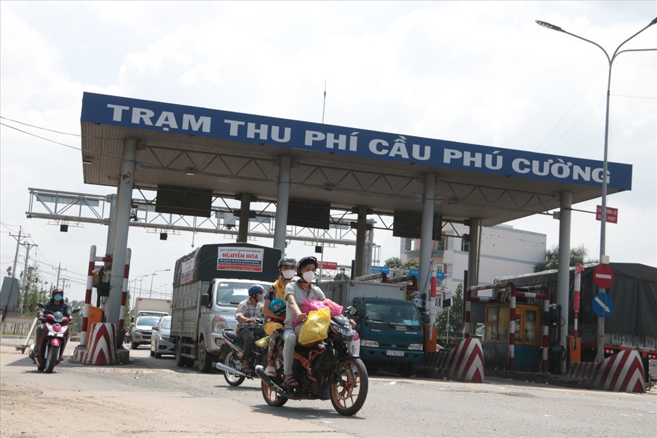 Binh Duong bo tien ngan sach xoa so BOT: Co hop ly?