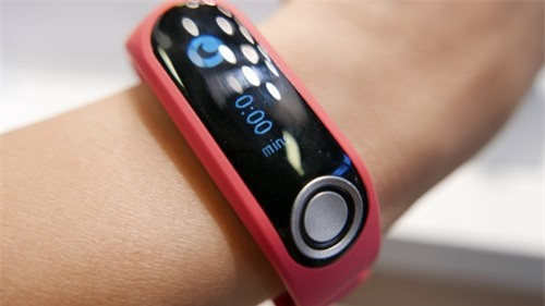 TomTom Touch có khả năng phân tích cơ thể khi luyện tập, như hiển thị phần trăm chất béo trong cơ thể, tỷ lệ cơ trên cổ tay thông qua dữ liệu mà nó thu thập được. Bên cạnh đó, thiết bị còn tính lượng calo bị đốt cháy, khoảng cách bước đi, thời gian ngủ, đo nhịp tim…