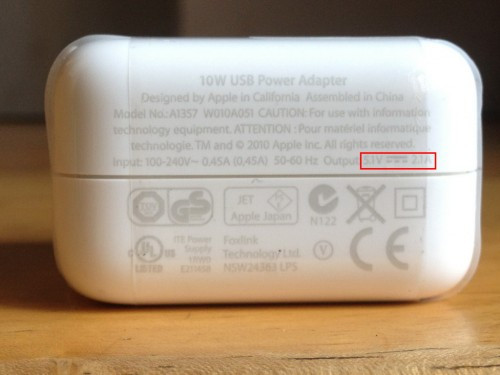 Thứ nhất, nên đặc biệt chú ý đến dung lượng pin. Thông thường, các dòng máy tính bảng iPad hay samsung Galaxy Tab đều có mức Cell Pin xấp xỉ từ 5-6000mAh. Nếu công việc của bạn không nhất thiết phải dùng đến dung lượng cao thì loại pin sạc 10.000mAh cũng đủ để bạn sạc đầy Tablet của bạn trong 1.5 lần. Còn nếu bạn muốn an tâm hơn thì 20.000mAh là vừa đủ cho 3 lần sạc. Ảnh: Quantrimang.