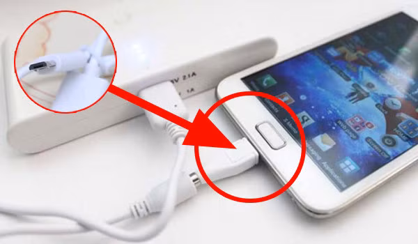 Tránh sử dụng các cổng không tương thích với đầu ra có cường độ dòng điện thấp hơn sẽ ảnh hưởng đến quá trình chuyển đổi dung lượng kém hiệu suất. Ảnh: PKShop.