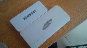 Nên chọn mua những sản phẩm sạc pin dự phòng có thương hiệu nổi tiếng như Samsung, Growntech, Sony... để được bảo hành khi có vấn đề về chất lượng. Ảnh: Phukiendienthoai.