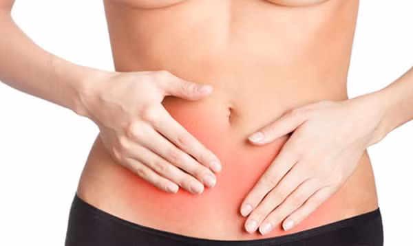 Rốn. Rốn nằm ở phần giữa của cơ thể con người, tuy là nơi truyền dinh dưỡng trong thời kỳ bào thai nhưng lại rất dễ bị mọi người bỏ qua. Khi chúng ta còn nhỏ thì người nhà bảo không được nghịch, ngoáy vào rốn, nếu không sẽ dễ bị tiêu chảy.