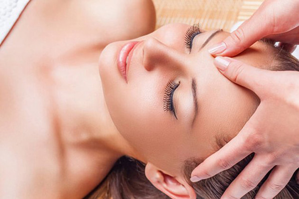 Điều chỉnh chức năng, điều hòa âm dương. Các huyệt luôn có sự liên kết với các cơ quan nội tạng. Vì vậy, chúng ta có thể kích thích các huyệt trên cơ thể bằng cách xoa bóp, mang lại hiệu quả điều hòa chức năng, cân bằng âm dương.