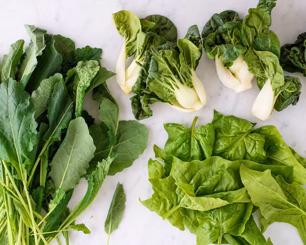 Để đưa ra kết luận trên, các nhà khoa học Đại học Edith Cowan (Perth, Úc) tiến hành nghiên cứu suốt 12 năm. Theo dõi tình trạng sức khỏe của hơn 3.759 tình nguyện viên, các nhà khoa học phát hiện ăn rau giàu nitrat trong thực đơn hàng ngày góp phần cải thiện 11% chức năng cơ chi dưới và đầu gối; giúp tốc độ đi bộ nhanh hơn.