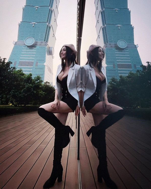 Nhận nhiều nhận xét tiêu cực song không vì thế mà Angela Kuo bận tâm. Cô nàng vẫn kiên trì theo đuổi gu thời trang gợi cảm.