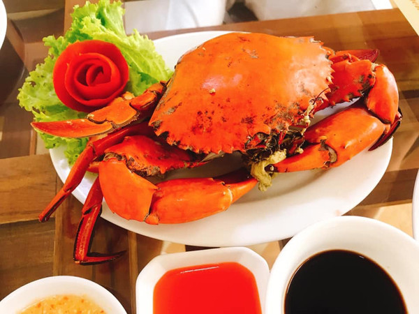 Thịt cua ngon, nhiều dinh dưỡng song những người tỳ vị hư nhược tránh ăn quá nhiều. Nguyên nhân bởi thịt cua có tính hàn, cùng lúc ăn lượng lớn dễ gây lạnh bụng, đi ngoài.