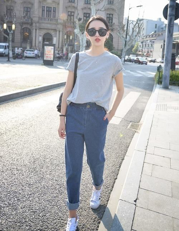 Vậy nhưng, thời gian gần đây baggy lại được ưa thích trở lại, tạo trend thời trang nhiều người hưởng ứng. Để đáp ứng nhu cầu của phần đông người sử dụng, món đồ được cải tiến với ống quần cao hơn để thoải mái vận động, tổng thể hài hòa hơn. Hiện, baggy được các bạn trẻ yêu thích, đặc biệt những tín đồ thời trang streetstyle và hiphop.