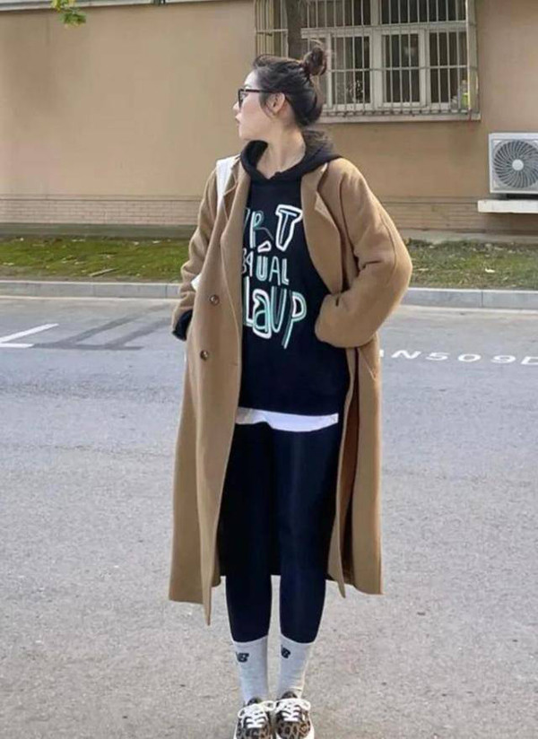 Khi mặc lên người, “quần cá mập” có khả năng ôm sát, định hình chân rất tốt. Phần cạp cao giúp giấu bụng hiệu quả trong khi phần đai vùng hông mang lại tác dụng nâng mông, định hình mông cực tốt.