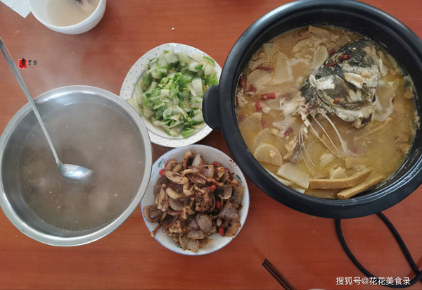 Chup anh mam com nha ban gai, chang trai duoc khuyen nen “quay xe”