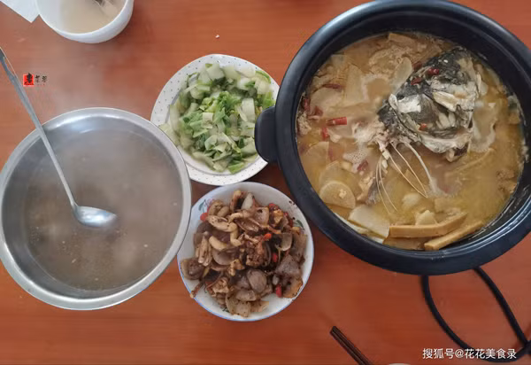 Chup anh mam com nha ban gai, chang trai duoc khuyen nen “quay xe”