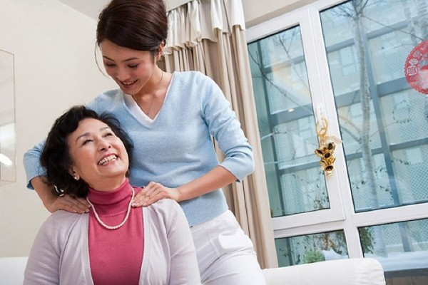 Nếu may mắn có con hiếu thảo, bạn cũng đừng phô trương, khoe mẽ với những người xung quanh. Phô trương chỉ giúp bạn tự mãn nhất thời. Vậy nhưng, nó có thể khiến người nghe so sánh bản thân với những gì bạn có. Thực tế, cảm giác thua kém người khác không dễ chịu chút nào, vô tình ảnh hưởng không tốt đến mối quan hệ giữa hai người.