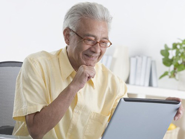 Phô trương khả năng có thể khiến bạn vô tình đặt mình vào thế khó. Trường hợp đối phương có thiện cảm, họ sẽ nhờ vả bạn khi cần. Ngay cả khi bạn có thực lực, có nhiều yếu tố khác như sức khỏe, kinh phí khiến bạn khó có thể giúp họ đến nơi đến chốn. Lâu dần, đối phương sẽ hoài nghi những gì bạn nói, cho rằng bạn chỉ là kẻ khoác lác, khoe mẽ để thỏa mãn sự phù phiếm của bản thân.